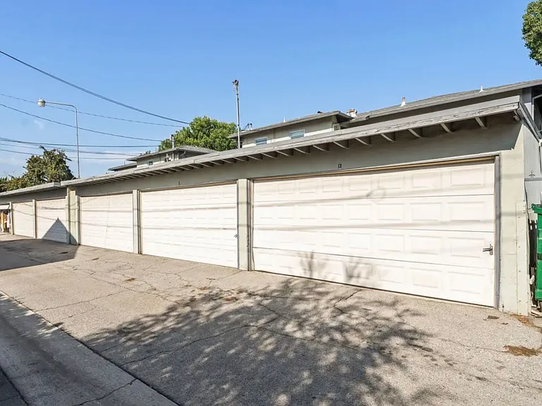 Charming 1 & 2 Bedrooms on the Chandler Bike Path — Photo 4