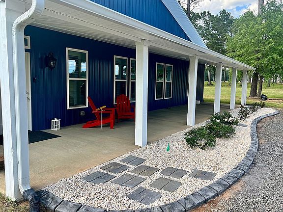 4th image of 636 Burkelo Rd