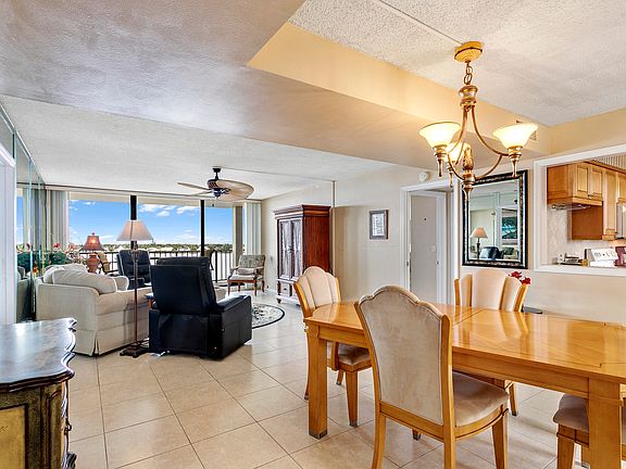 4th image of 132 Lakeshore Drive #719