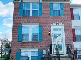 241 Jasmine Ln, Newark, DE 19702