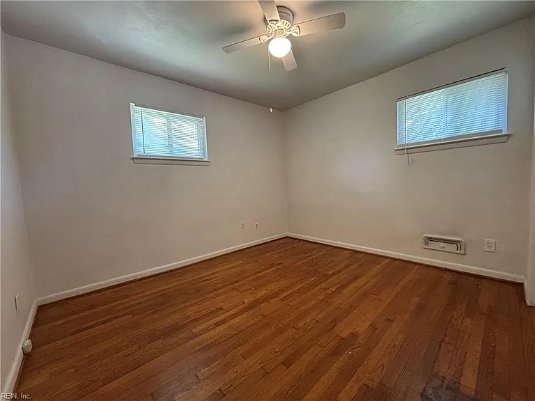 2901 E Malden Ave — Photo 16