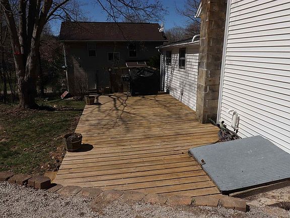 5th image of 315 W Oak St