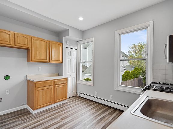 3rd image of 149 Pine St #2