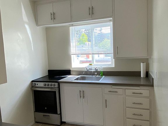 4th image of 8-1545 Hopkins St #8