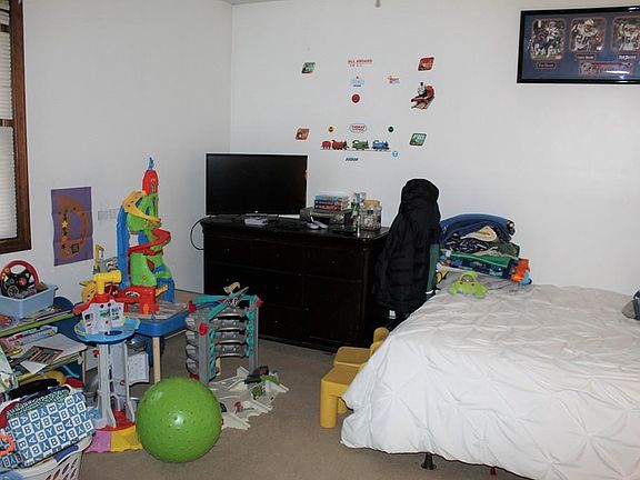 5th image of 70 Essex St