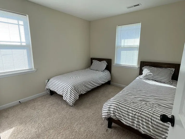 216 Holly Grove Ct E — Photo 11