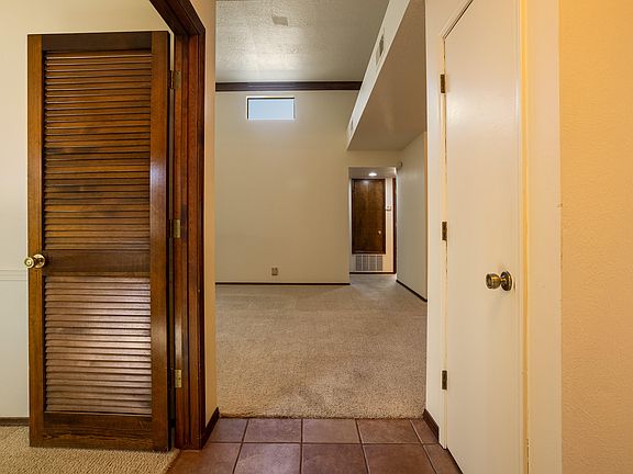 3rd image of 10405 Camino Del Oso NE