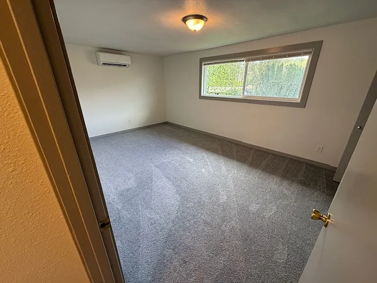720 NW Walnut Blvd — Photo 8
