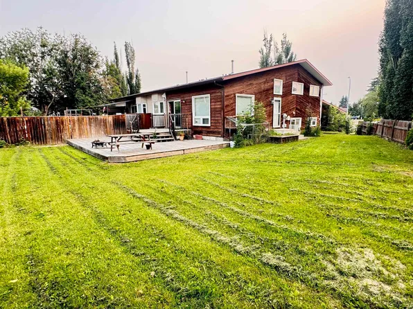 4821 11a Ave NW, Edmonton, AB T6L 4A5