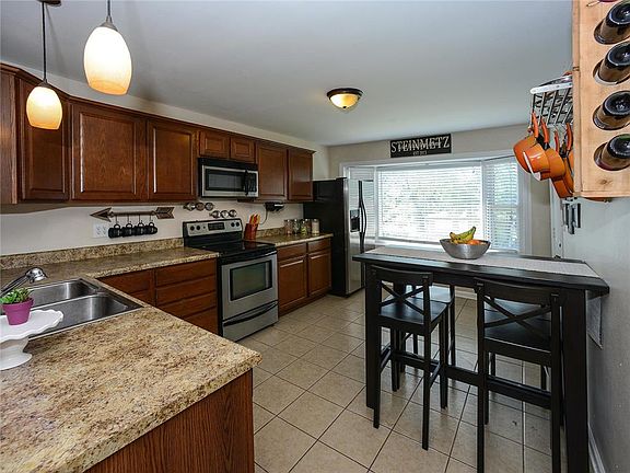5th image of 3422 Woodend Ave