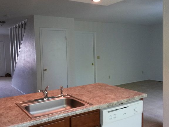 5th image of 29 Fox Meadow Ln APT A