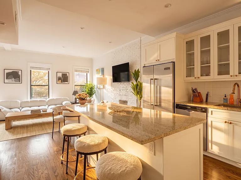 49 W 16th St #4 — Photo 16