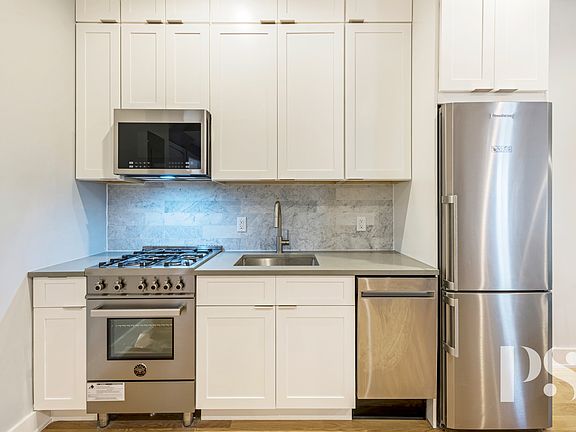 4th image of 37 Driggs Ave APT 3R