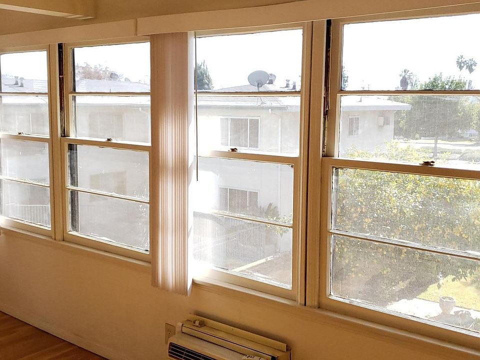 Bright lower front unit with lots of windows