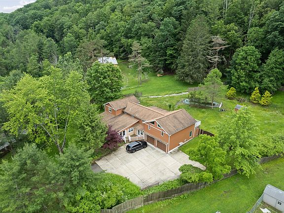 4th image of 453 Grippen Hill Rd