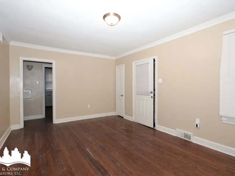 905 Parkhaven Ln — Photo 8
