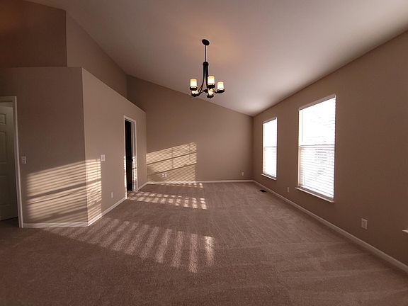 4th image of 124 Hamilton Ave
