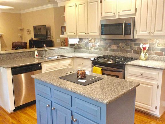 4th image of 621 Neely Farm Dr