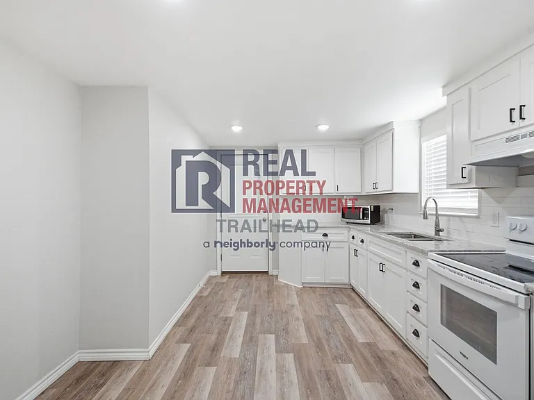 1590 W Long St — Photo 9