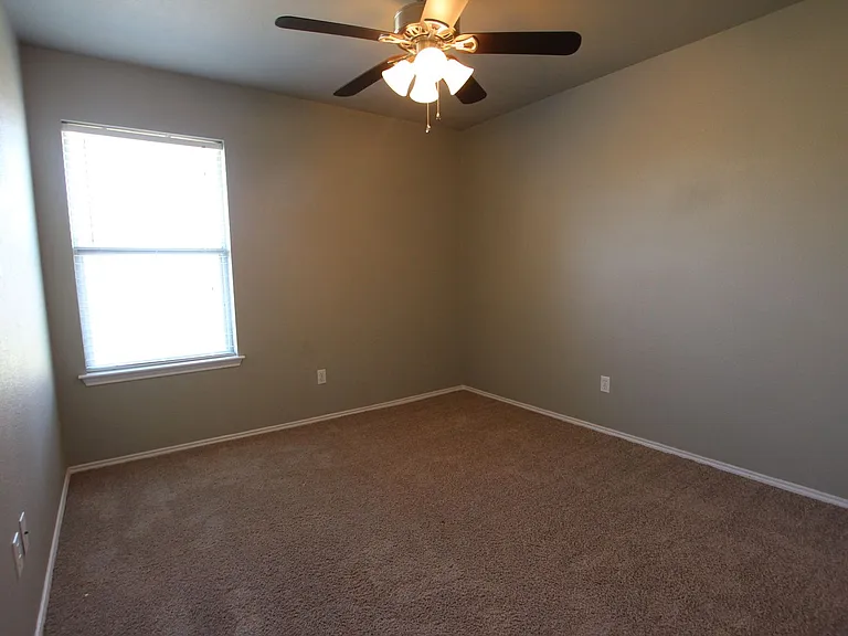 204 Willow Rd — Photo 11