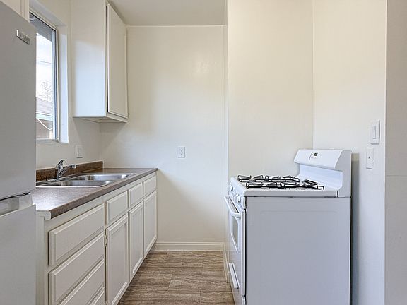 5th image of 12707 Vanowen St APT 5