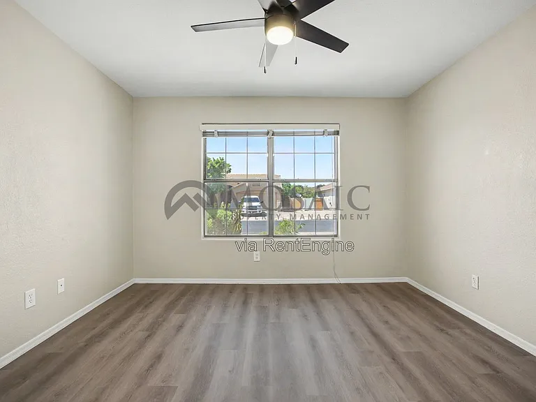 2033 E Willow Wick Rd — Photo 23