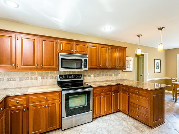 3rd image of 1280 Cumberland Dr