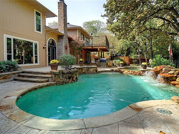 2nd image of 3020 Hillcrest Ct