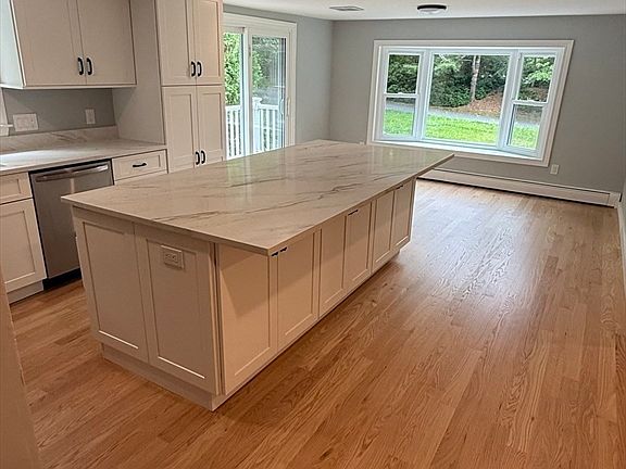 5th image of 329 Woodside Rd