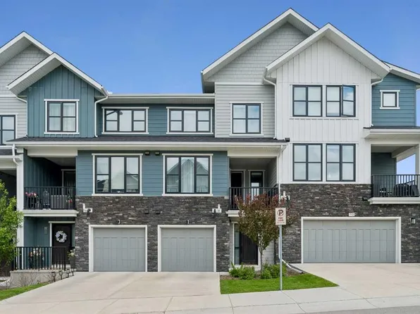 711 W Crestridge Cmn SW, Calgary, AB T3B 6L6