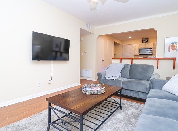 4th image of 2110 Jackson Bluff Rd #7