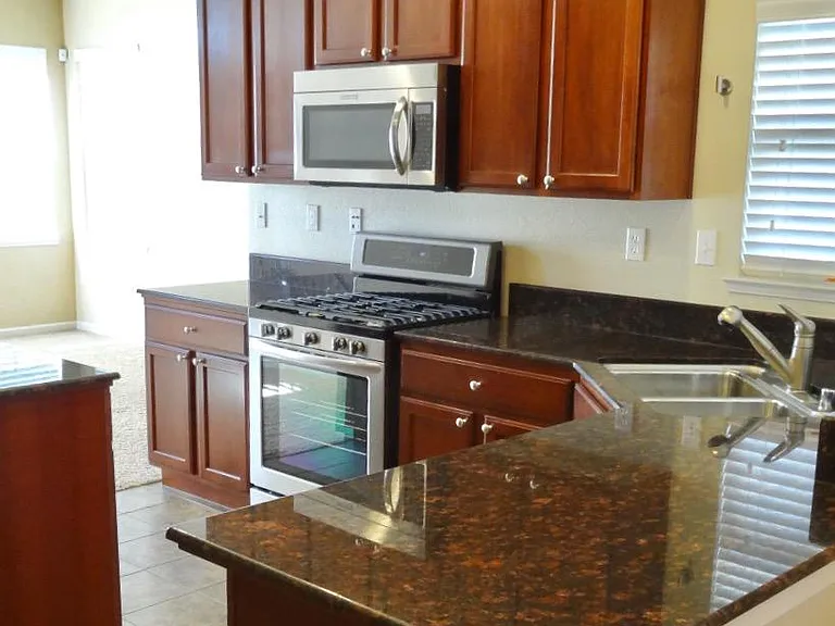 1412 Cat Tail Dr — Photo 4