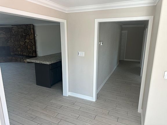 5th image of 3946 Claremont Dr