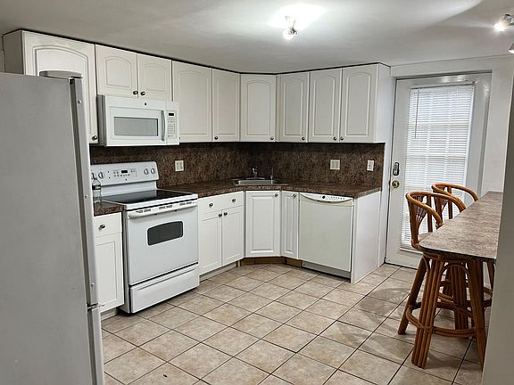 2nd image of 2703 Grove Ave
