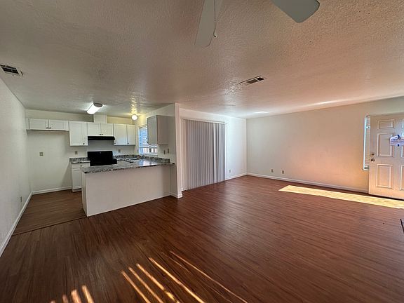 4th image of 8721 Fox Creek Dr