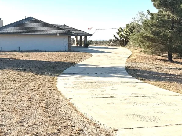 9078 Smith Rd, Phelan, CA 92371