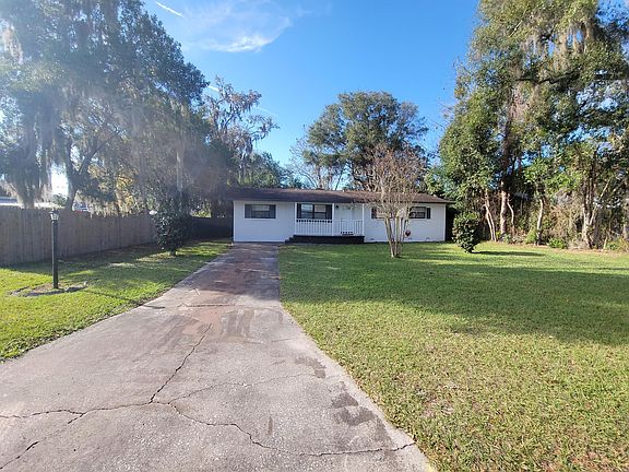 2nd image of 178 SE Golf Club Ave