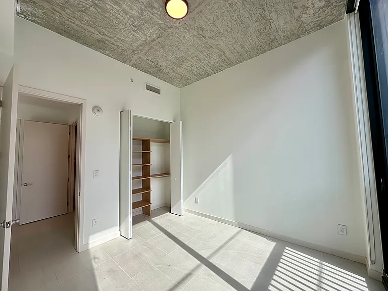 142 NW 31st St #A — Photo 5