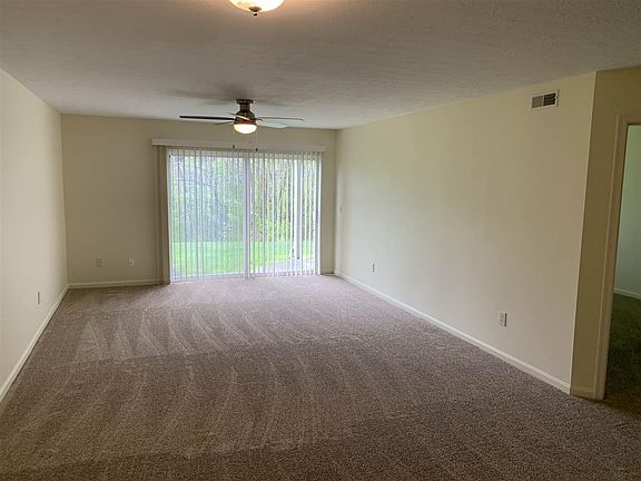 5th image of 1600 Ashley Ct Unit 102