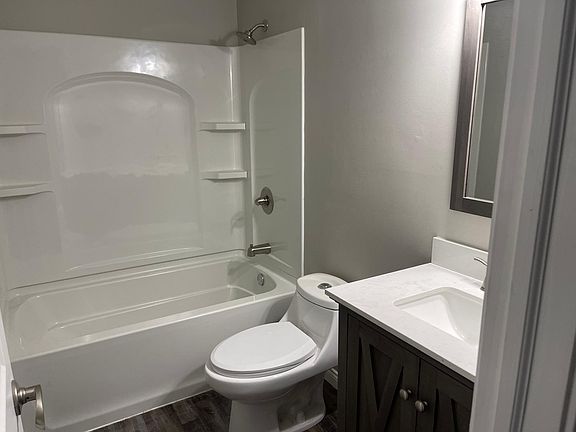 3rd image of 156 Ohio Ave APT 13