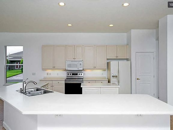 3rd image of 10591 SW Katrina Way #1