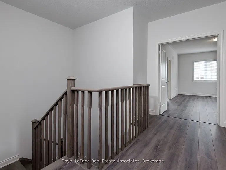 34 Attwater Dr E — Photo 21