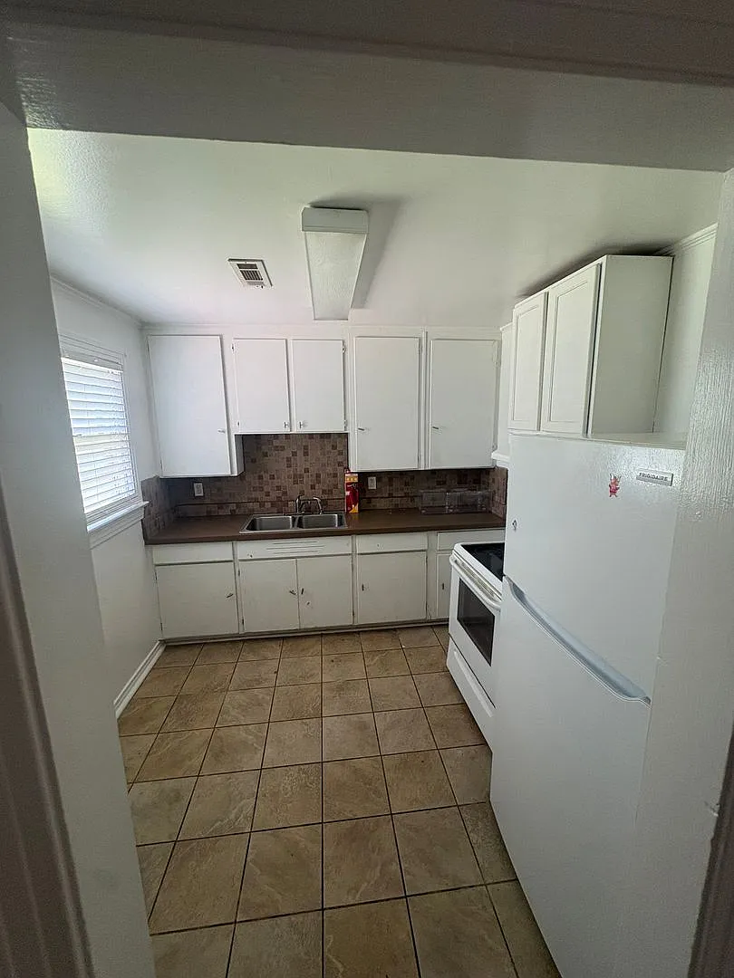 320 Ray Ave. — Photo 3