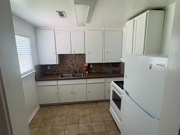 3rd image of 320 Ray Ave