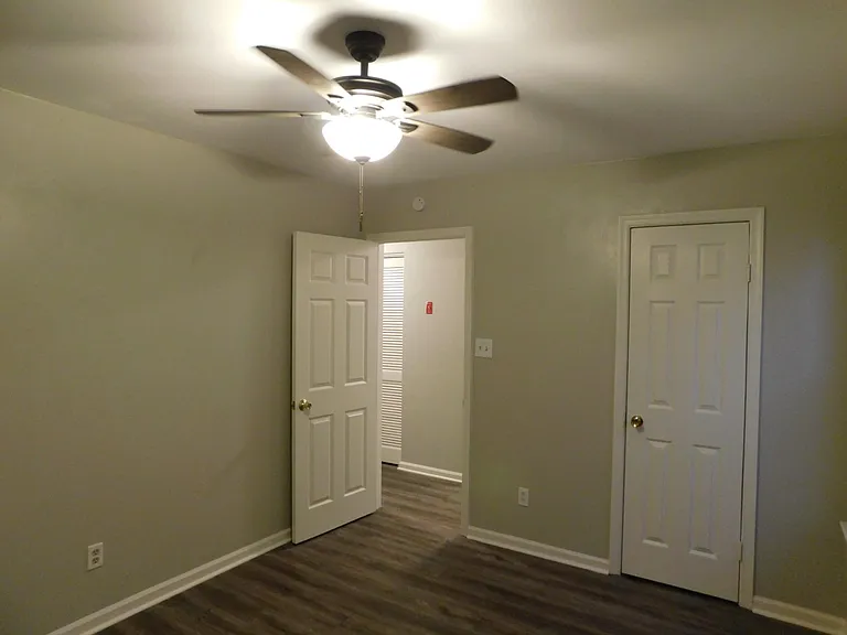 1433 Drumheller Dr — Photo 32