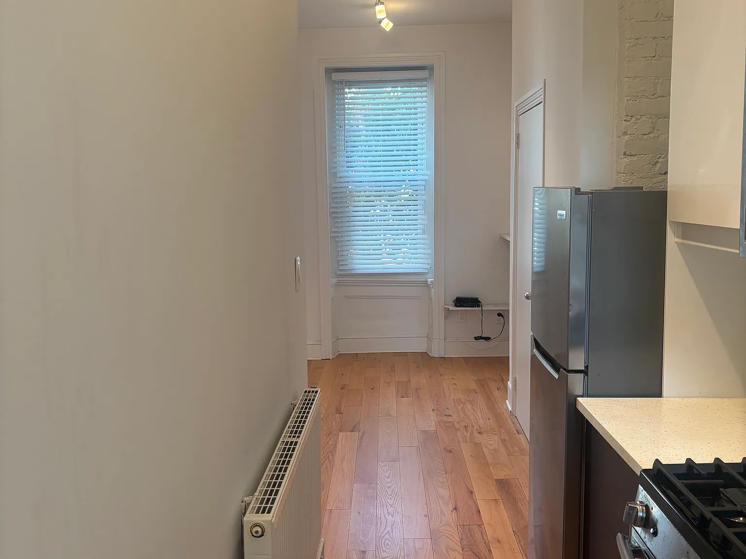 Studio, 300 sqft, $1,400 — Photo 3
