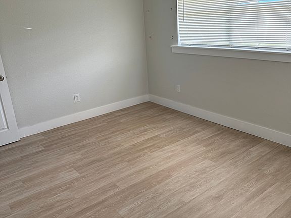 5th image of 6900 Onyx Dr N