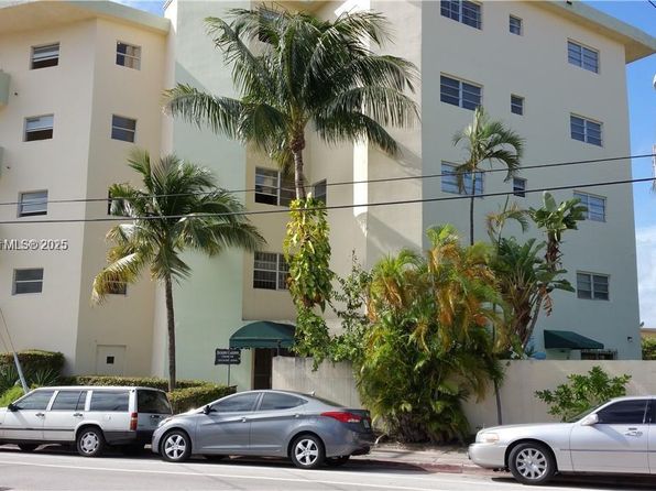 7830 Dickens Ave APT 203