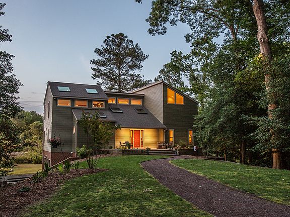 2nd image of 41 Jonquil Ln