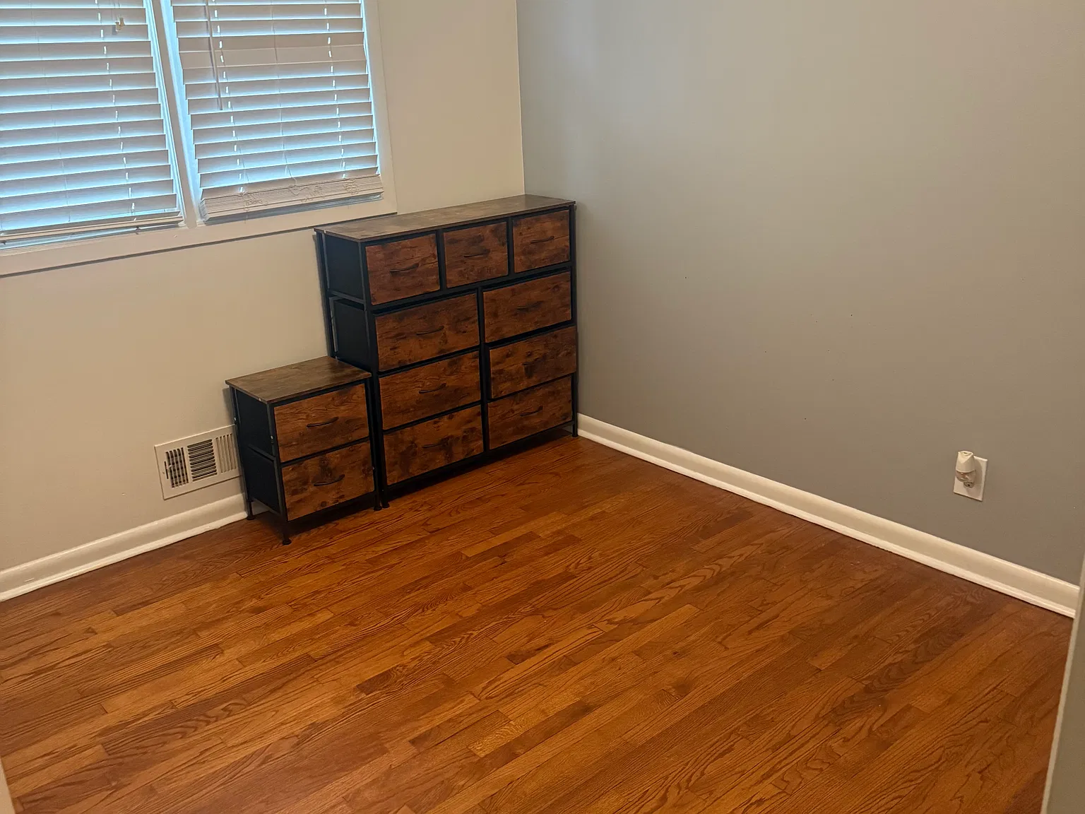 4 bed, 1124 sqft, $700 — Photo 1